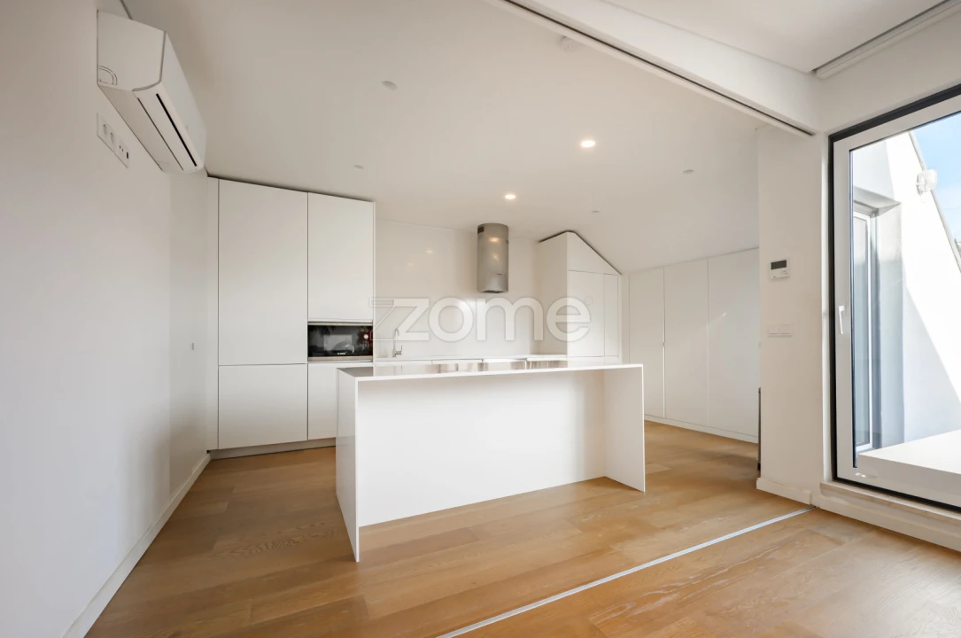 Apartamento T3 para Arrendamento em Santa Maria Maior Foto 6