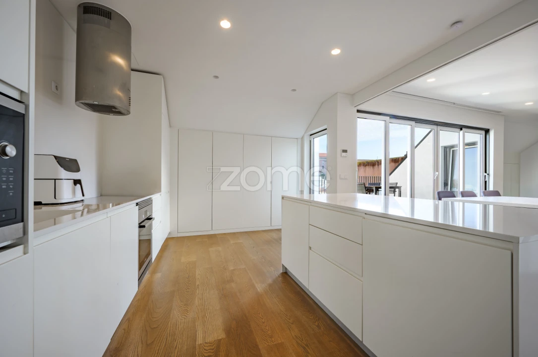 Apartamento T3 para Arrendamento em Santa Maria Maior Foto 7