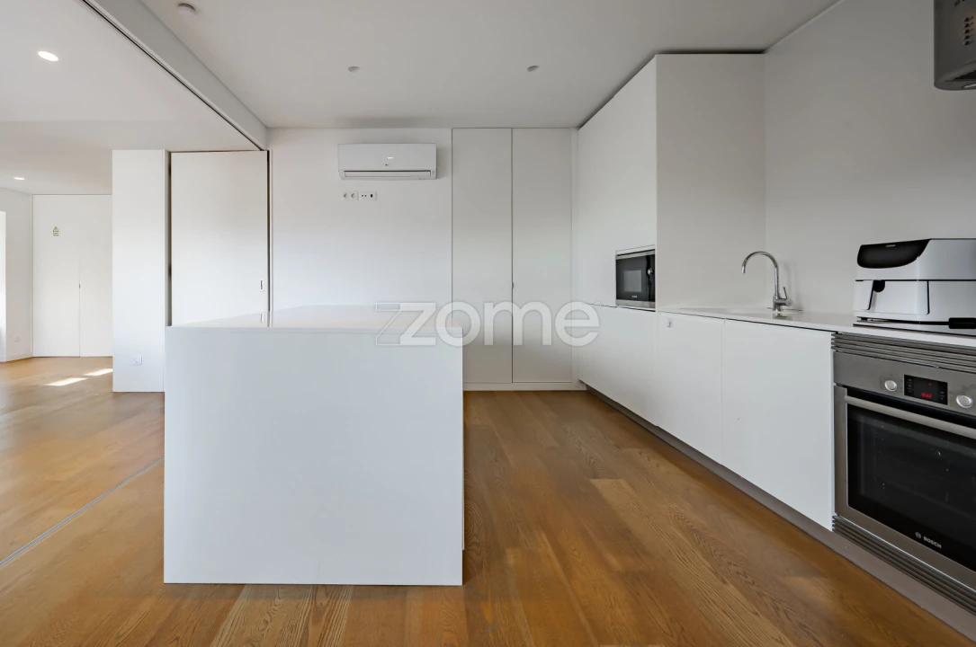 Apartamento T3 para Arrendamento em Santa Maria Maior Foto 8