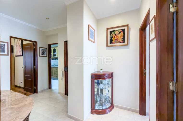 Apartamento T3 para Venda em Rio de Mouro Foto 3