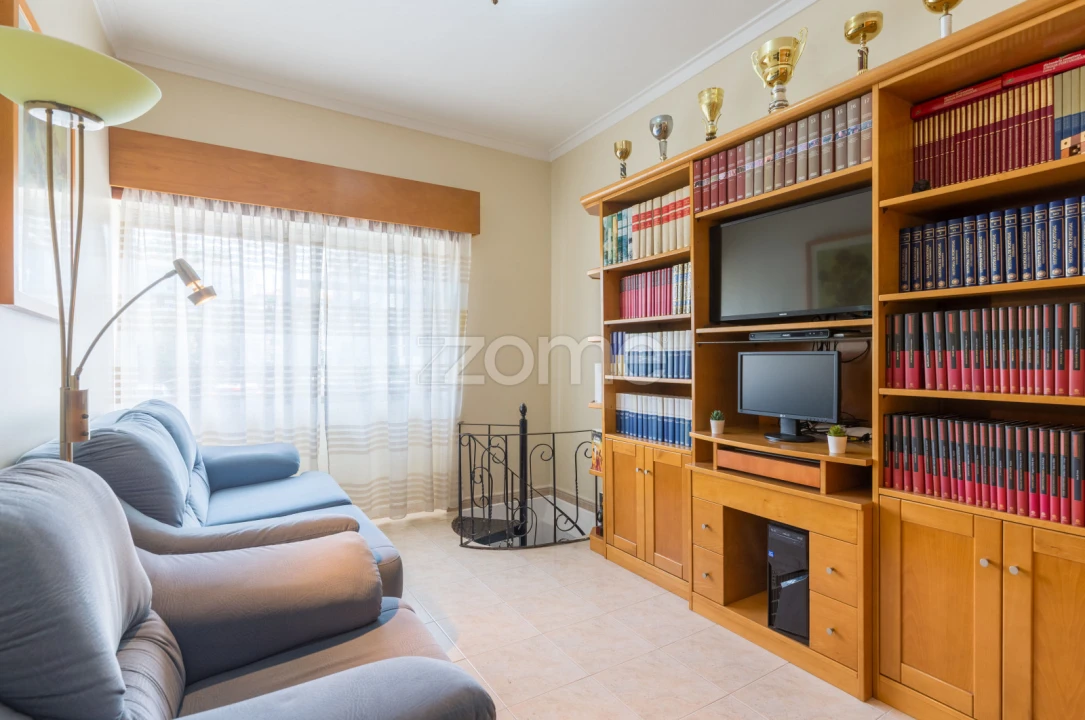 Apartamento T3 para Venda em Rio de Mouro Foto 14