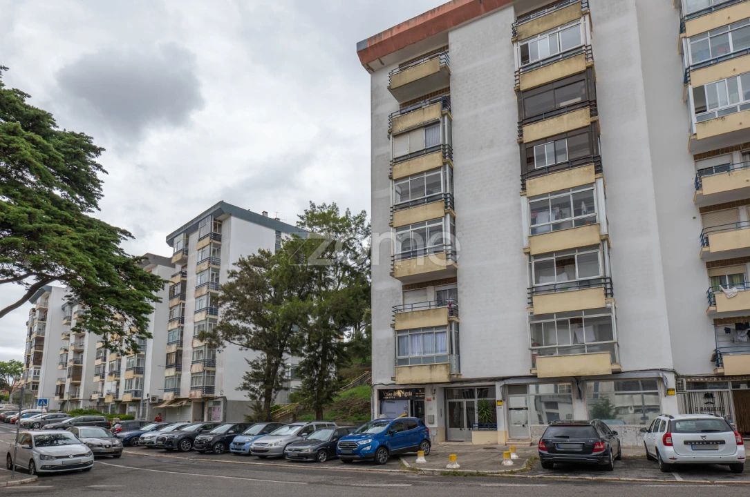 Apartamento T3 para Venda em Rio de Mouro Foto 3