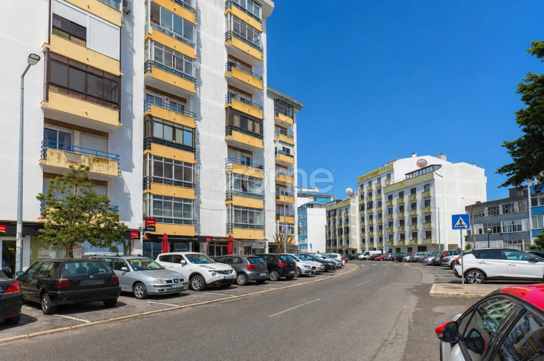 Apartamento T3 para Venda em Rio de Mouro Foto 1