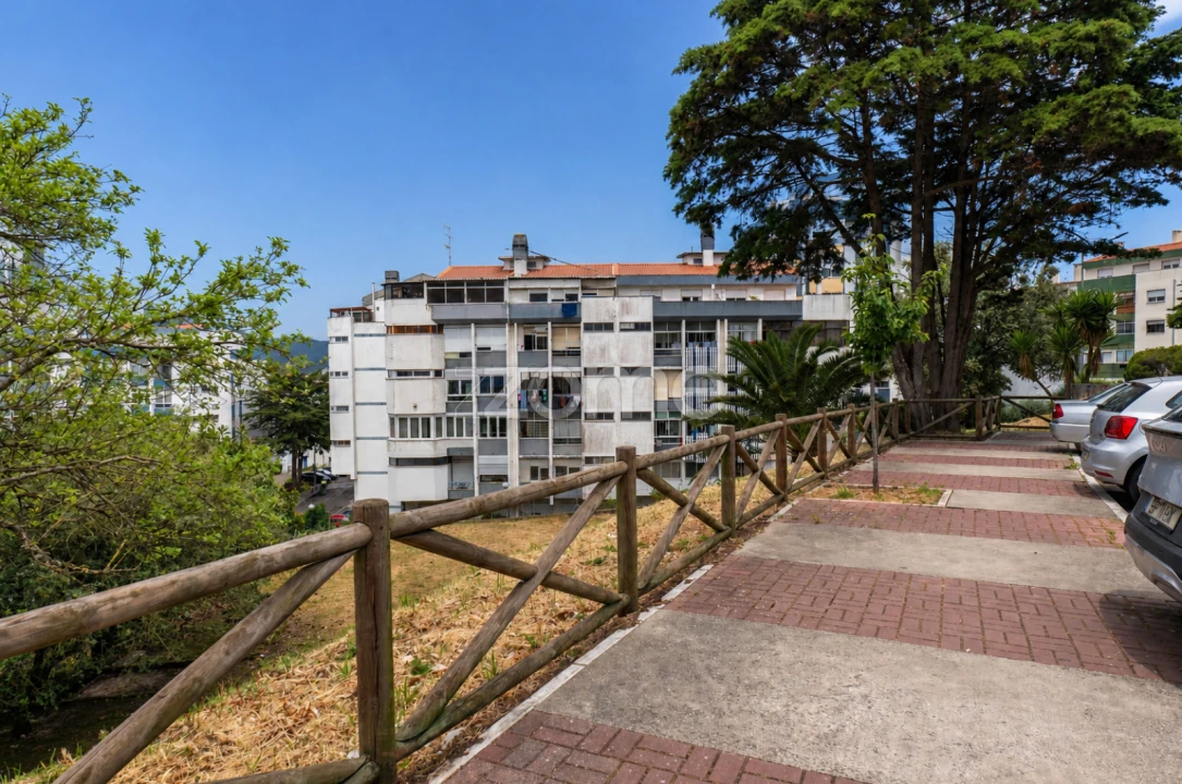 Apartamento T3 para Venda em Rio de Mouro Foto 2