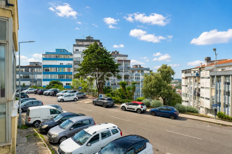 Apartamento T3 para Venda em Rio de Mouro Foto 22