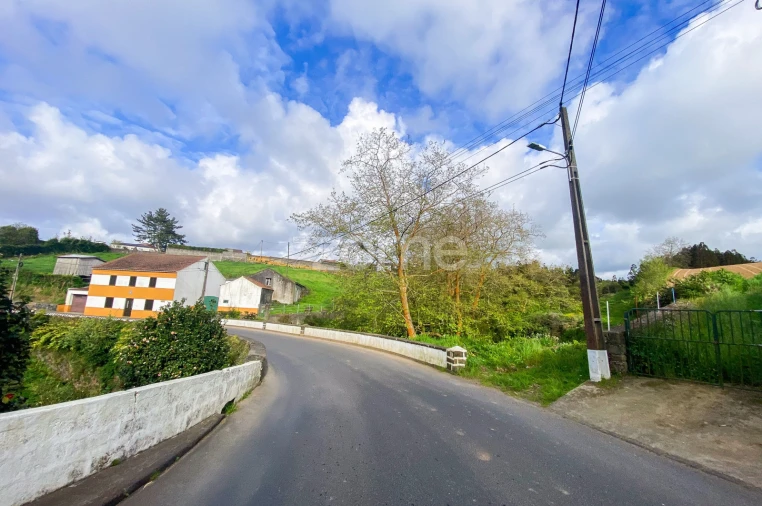 Terreno para Venda em Lomba da Maia Foto 3