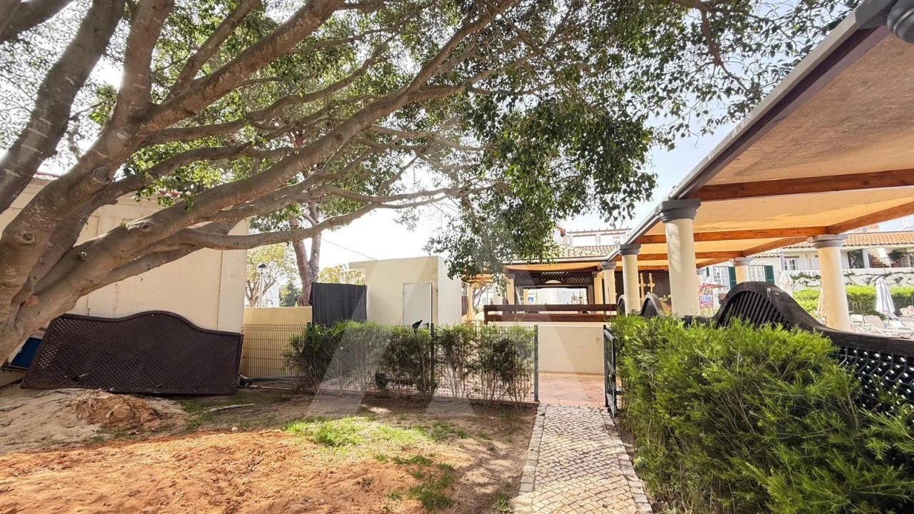 Apartamento T2 para Venda em Quarteira Foto 32