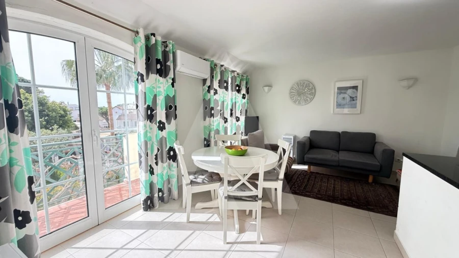 Apartamento T2 para Venda em Quarteira Foto 3