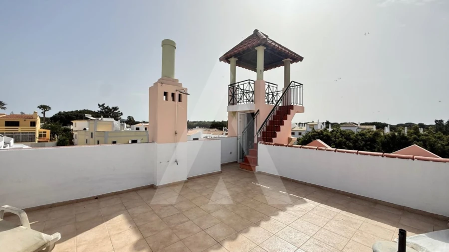 Apartamento T2 para Venda em Quarteira Foto 23