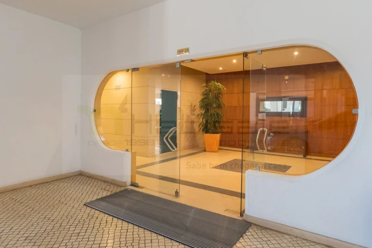 Apartamento T3 para Venda em Carcavelos e Parede Foto 18