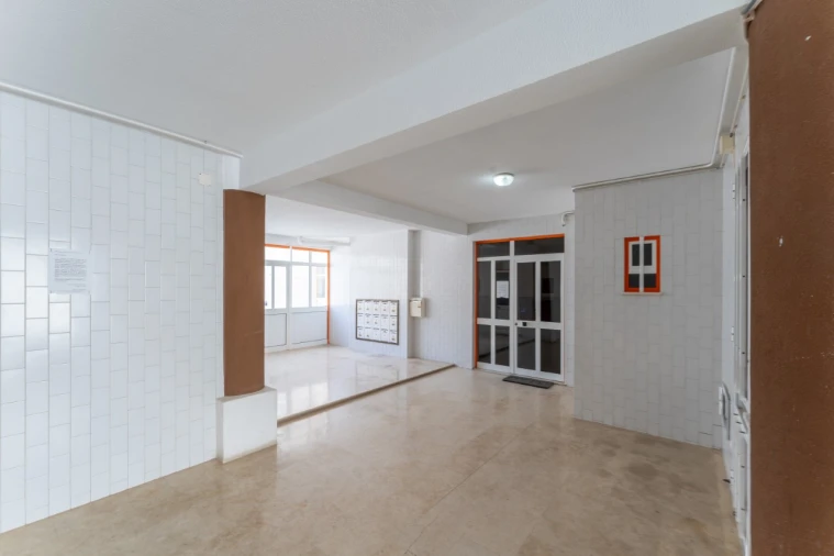 Apartamento T2 para Venda em Nazare Foto 5