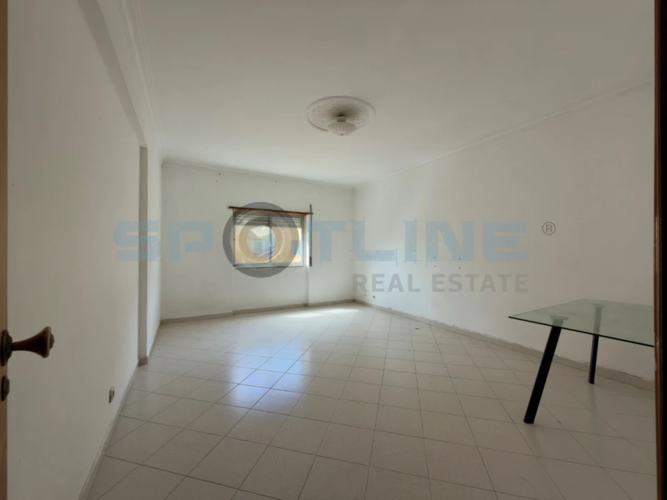 Apartamento T2 para Venda em Rio de Mouro Foto 11