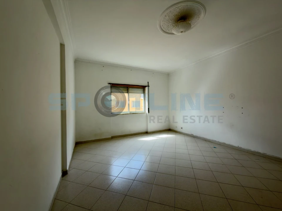 Apartamento T2 para Venda em Rio de Mouro Foto 16