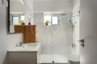 Apartamento T2 para Venda em Oeiras e São Julião da Barra, Paço de Arcos e Caxias