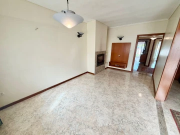 Moradia T4 para Venda em Madalena