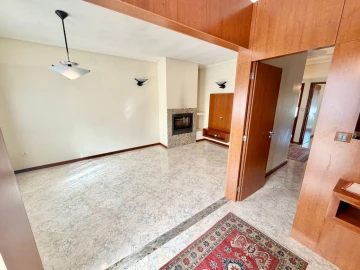 Moradia T4 para Venda em Madalena