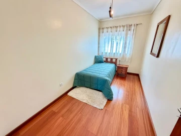 Moradia T4 para Venda em Madalena