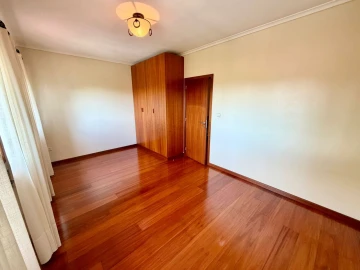 Moradia T4 para Venda em Madalena