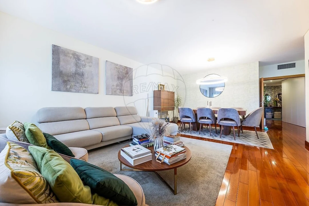 Apartamento T4 para Venda em Odivelas Foto 1