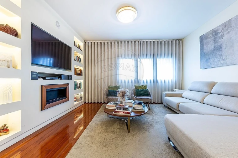 Apartamento T4 para Venda em Odivelas Foto 4
