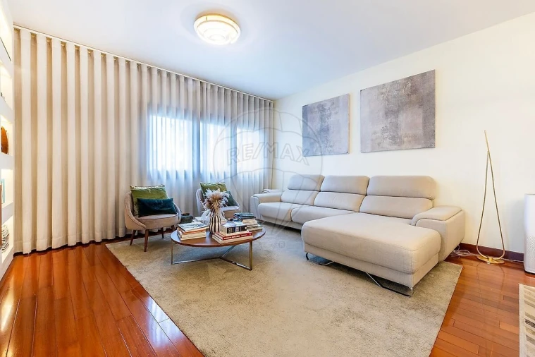 Apartamento T4 para Venda em Odivelas Foto 3