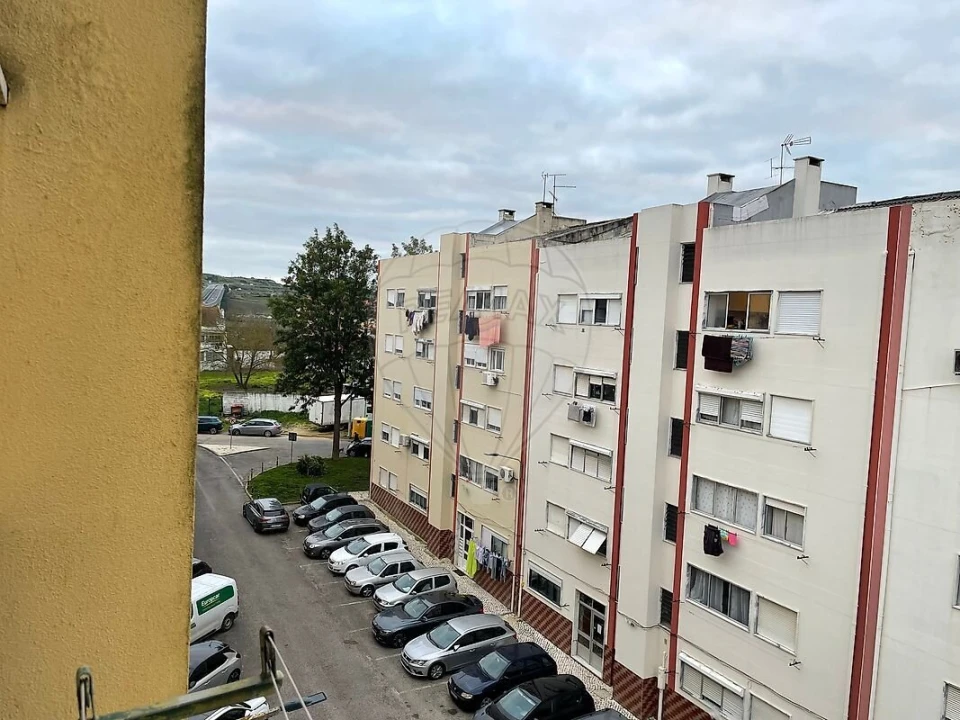 Apartamento T2 para Venda em Carregado e Cadafais Foto 31
