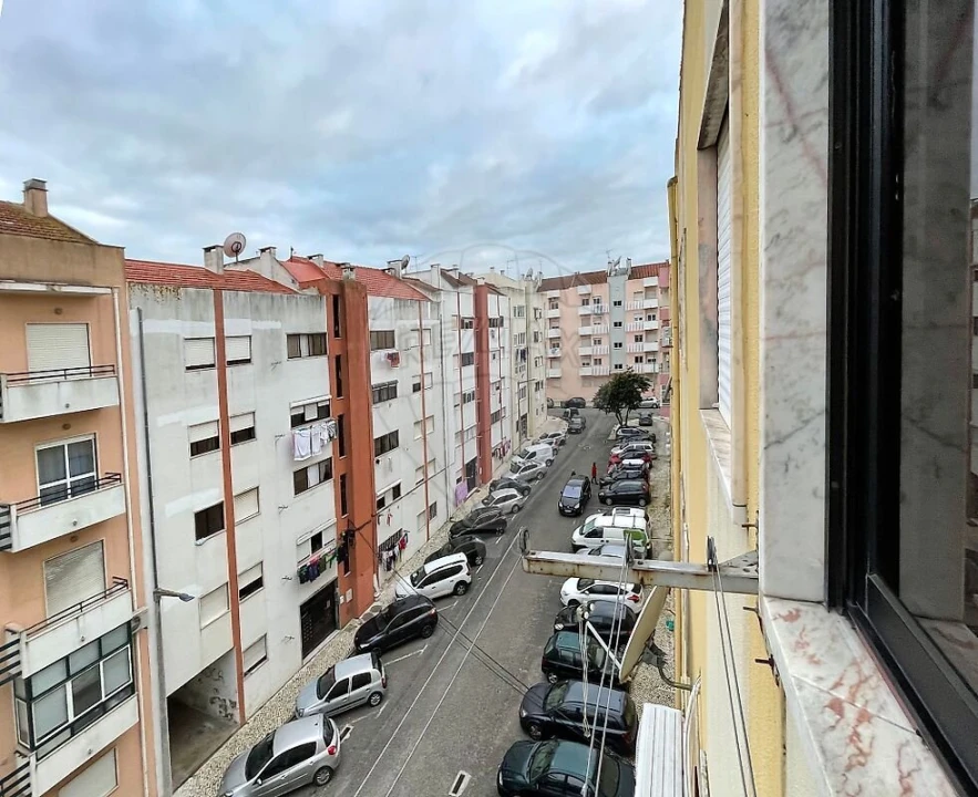 Apartamento T2 para Venda em Carregado e Cadafais Foto 12