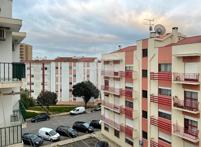 Apartamento T2 para Venda em Carregado e Cadafais Foto 29