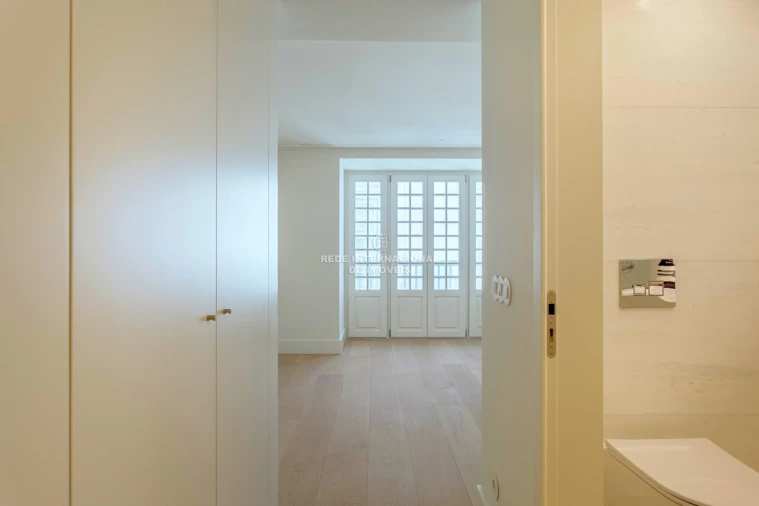Apartamento T2 para Venda em Santo António Foto 18
