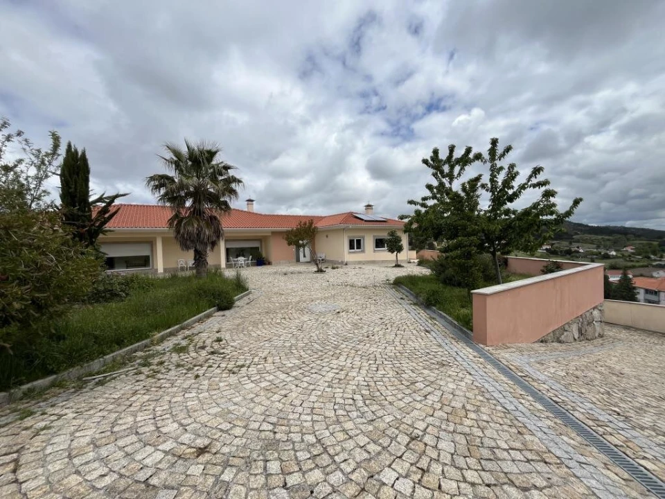 Moradia T5 para Venda em Vale de Estrela Foto 1