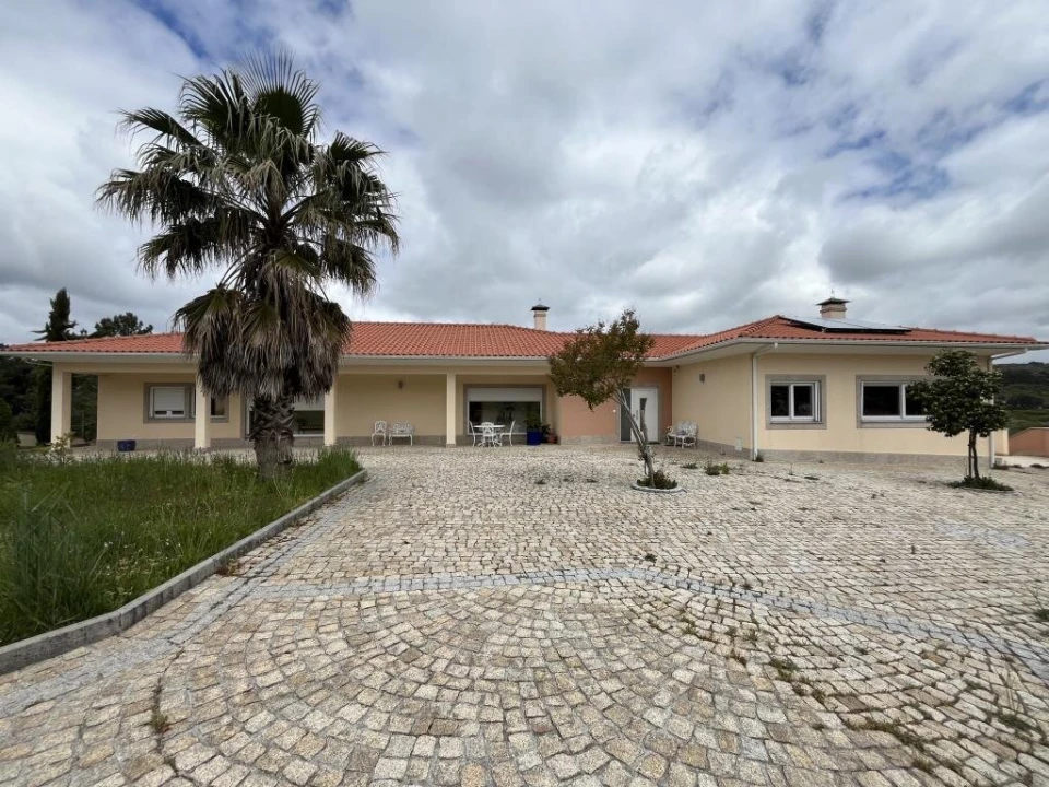 Moradia T5 para Venda em Vale de Estrela Foto 1