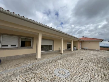 Moradia T5 para Venda em Vale de Estrela