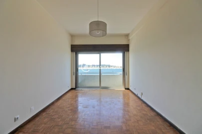 Apartamento T2 para Arrendamento em Aldoar, Foz do Douro e Nevogilde