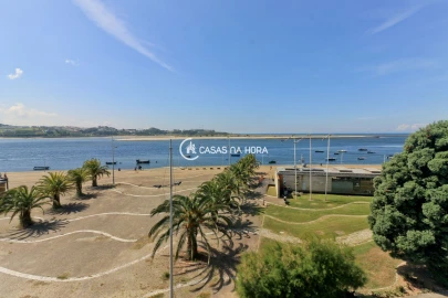 Apartamento T2 para Arrendamento em Aldoar, Foz do Douro e Nevogilde