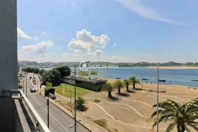Apartamento T2 para Arrendamento em Aldoar, Foz do Douro e Nevogilde
