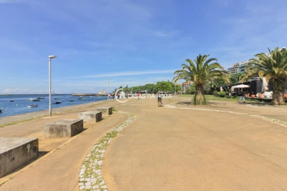 Apartamento T2 para Arrendamento em Aldoar, Foz do Douro e Nevogilde