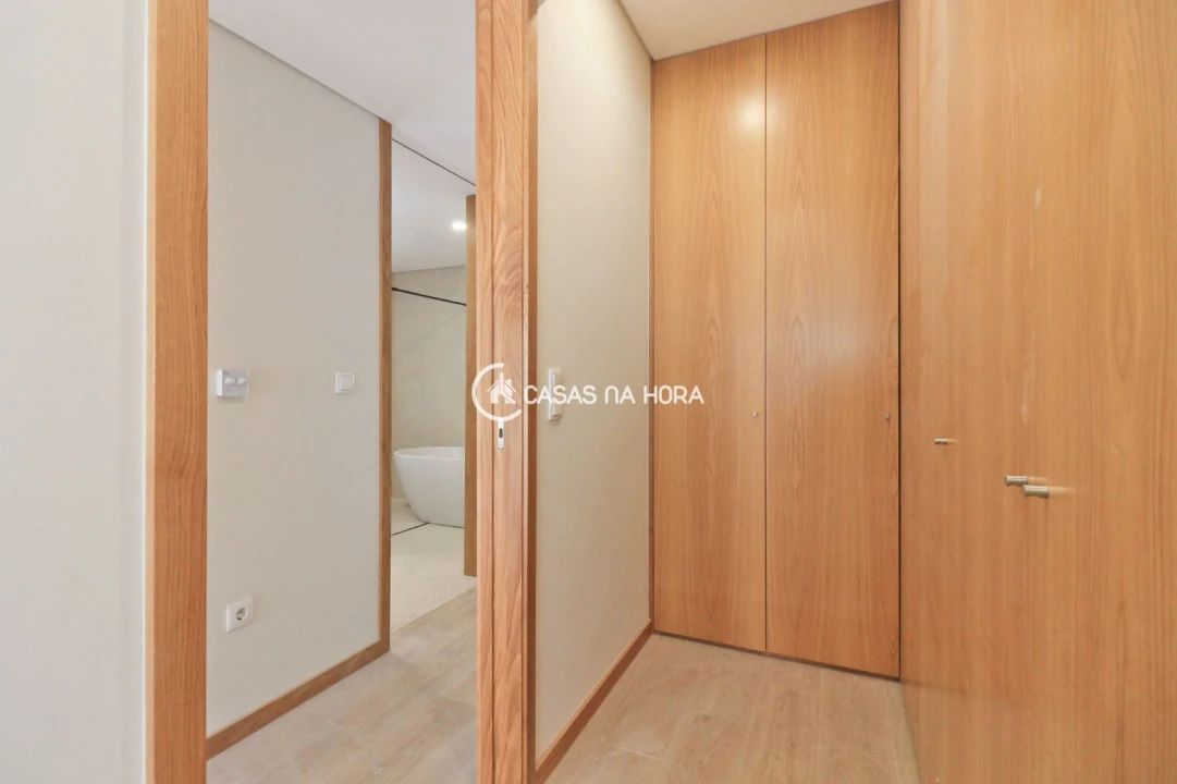 Apartamento T2 para Arrendamento em Cedofeita, Santo Ildefonso, Sé, Miragaia, São Nicolau e Vitória Foto 4