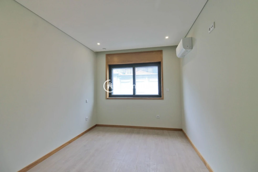 Apartamento T2 para Arrendamento em Cedofeita, Santo Ildefonso, Sé, Miragaia, São Nicolau e Vitória Foto 17