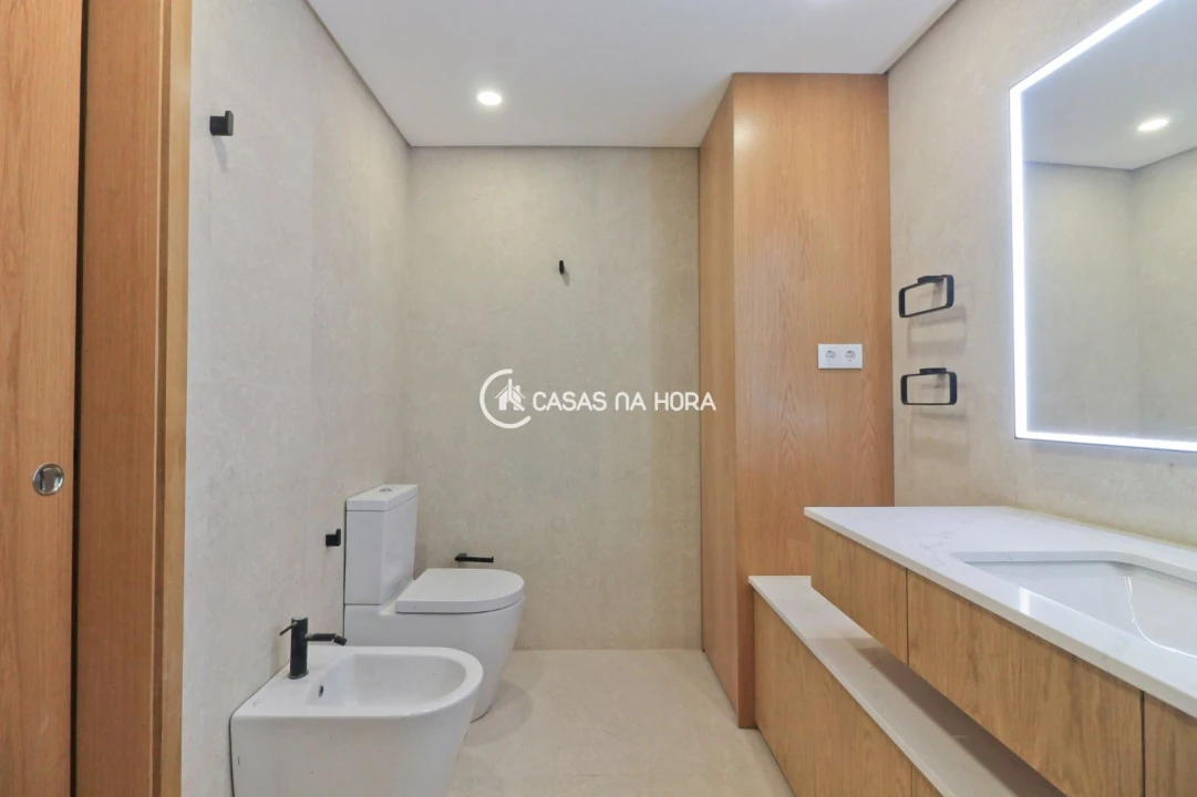 Apartamento T2 para Arrendamento em Cedofeita, Santo Ildefonso, Sé, Miragaia, São Nicolau e Vitória Foto 21