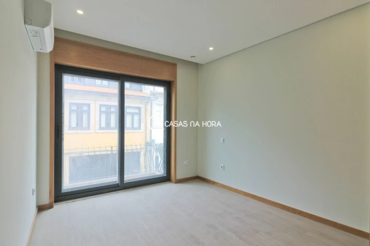Apartamento T2 para Arrendamento em Cedofeita, Santo Ildefonso, Sé, Miragaia, São Nicolau e Vitória Foto 24