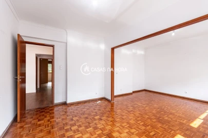 Apartamento T2 para Venda em Oeiras e São Julião da Barra, Paço de Arcos e Caxias