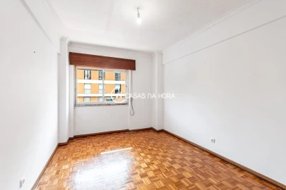 Apartamento T2 para Venda em Oeiras e São Julião da Barra, Paço de Arcos e Caxias