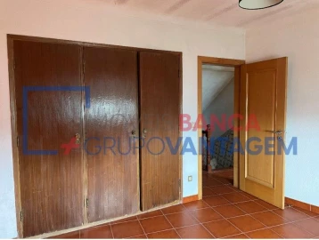 Moradia T3 para Venda em Currelos, Papízios e Sobral
