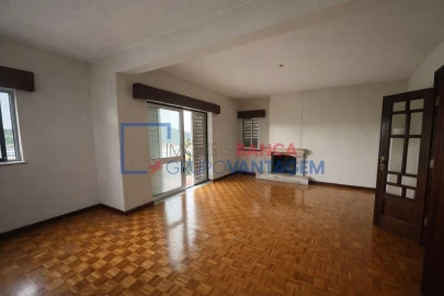 Moradia T4 para Venda em Sernancelhe e Sarzeda