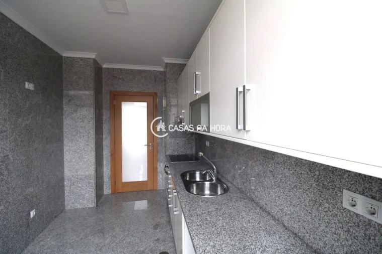 Apartamento T2 para Arrendamento em Viseu Foto 4