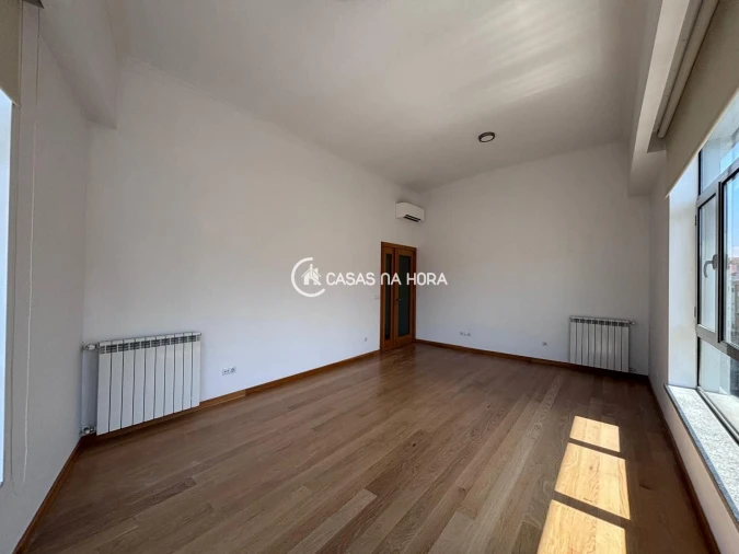 Apartamento T2 para Arrendamento em Viseu Foto 4