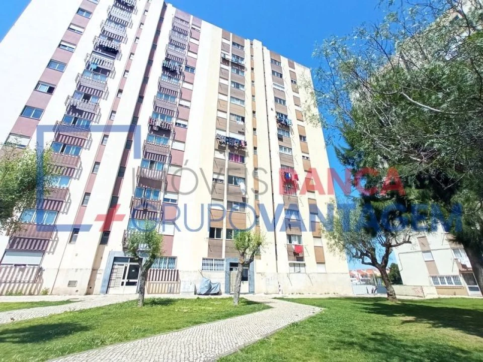 Apartamento T3 para Venda em Carregado e Cadafais Foto 13