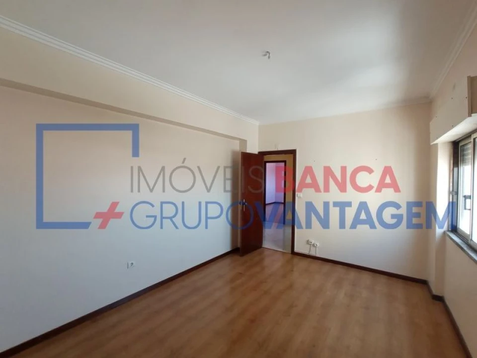 Apartamento T3 para Venda em Carregado e Cadafais Foto 6