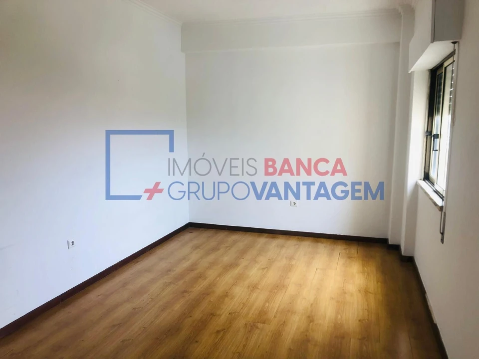 Apartamento T3 para Venda em Carregado e Cadafais Foto 9