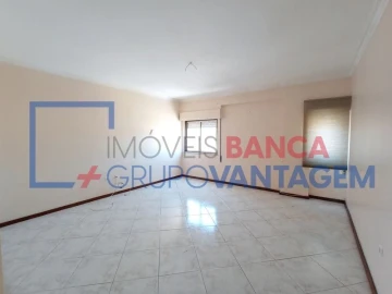 Apartamento T3 para Venda em Carregado e Cadafais